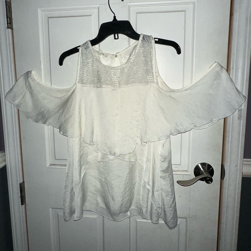 White Cold shoulder top- Maurice’s size XXL